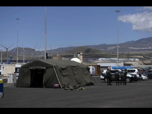 Tenerife fra paura e solidarietà per l'arrivo della nave con focolaio hantavirus