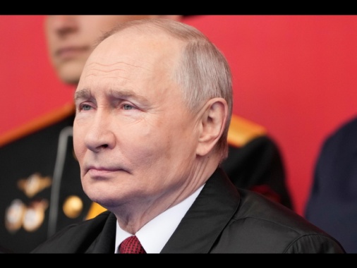 Putin, 'pronti a negoziare con la Ue, preferirei Schroeder'