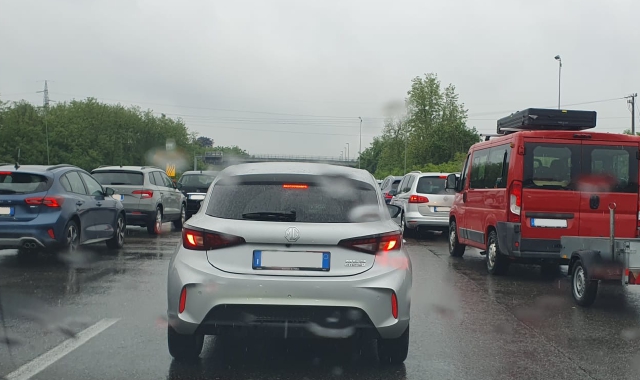 Le code in autostrada nella mattinata di domenica in direzione Varese