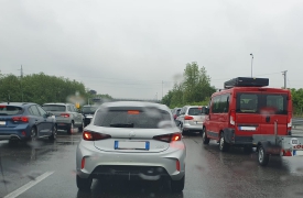 Strettoia in A8, la coda è quotidiana
