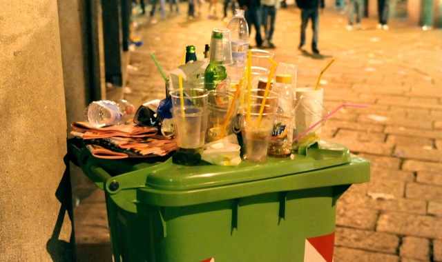 I cittadini lamentavano rumori dopo le 2, risse e bottiglie e bicchieri con deiezioni umane (foto Archivio)