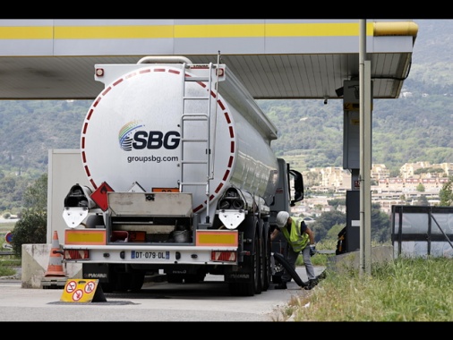 Il petrolio guadagna oltre il 3% in Asia con il mancato accordo Usa-Iran
