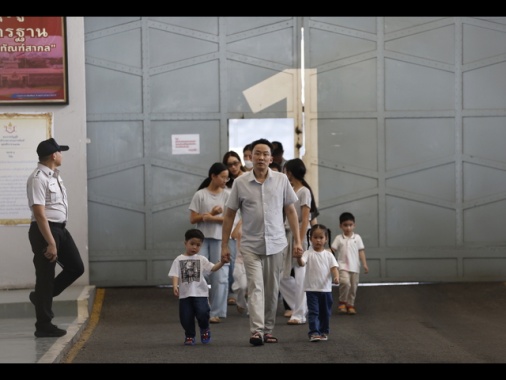Thailandia, l'ex primo ministro Thaksin Shinawatra è stato rilasciato dal carcere