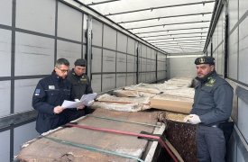 Tir carico di rifiuti in dogana: sequestrato a Ponte Chiasso