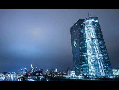 Bce, 'rischi significativi' crescita e inflazione con shock simile al 2022-23