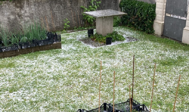Grandine e pioggia sul Verbano