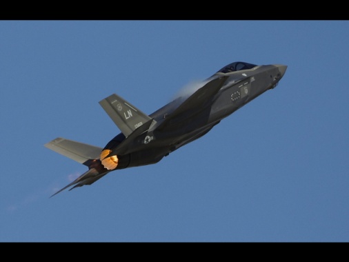 Usa, jet F35 pattuglia le acque dello stretto di Hormuz