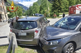 Scontro tra auto, due feriti