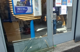 Rubano e scappano: il vicino li insegue invano