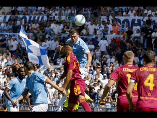 Il derby Roma-Lazio anticipato a domenica alle 12