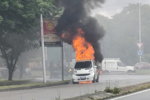 Smart in fiamme a Busto Arsizio