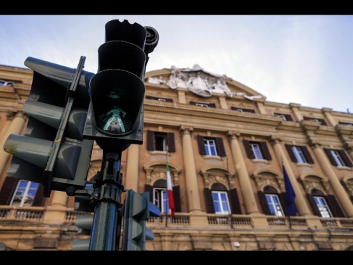 Balzo dei titoli di Stato, il Btp sale di 16 punti al 3,92%