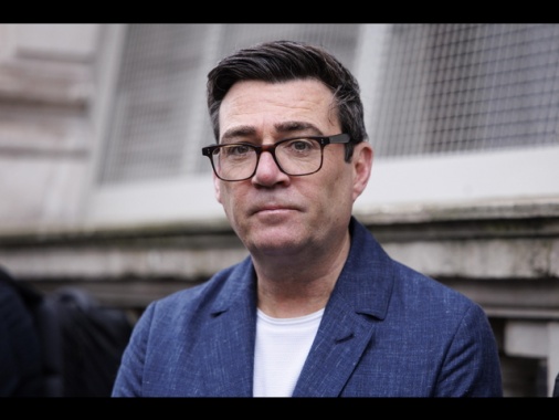 Via libera a Burnham, potrà candidarsi per un seggio in Parlamento