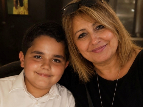 Il bambino ucciso, l’addio alla mamma: «Ricordiamoli con una via»