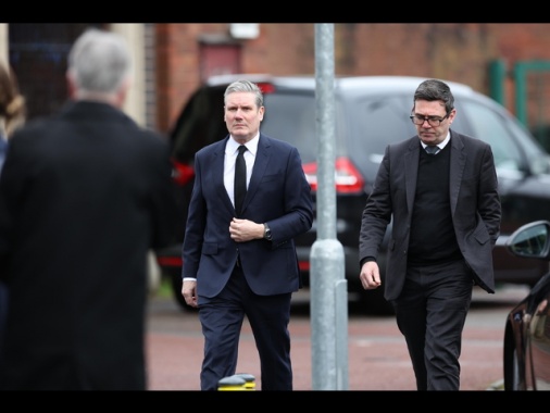Il premier britannico Starmer potrebbe dimettersi a favore di Burnham