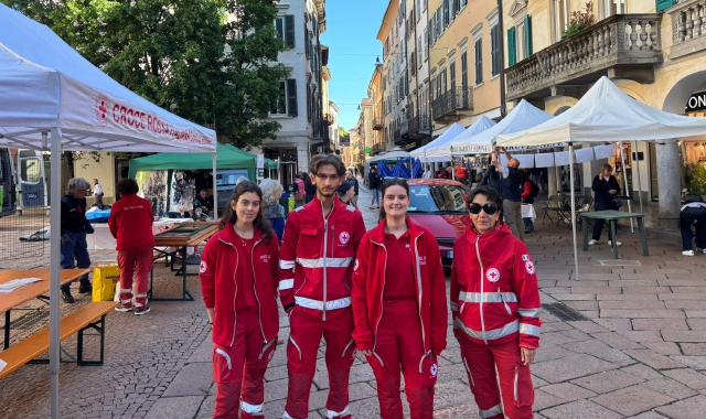 Il sabato della solidarietà e del volontariato nel centro storico di Varese