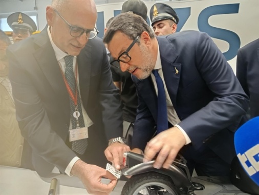 Salvini, 'da domani targa obbligatoria per i monopattini'