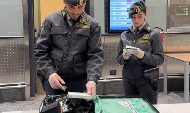 Sigarette di contrabbando, maxi sequestro a Malpensa