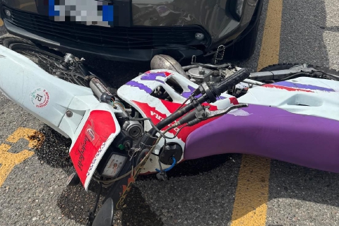 Scontro tra auto e moto: soccorso 16enne