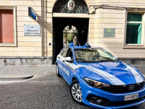 Abusi su una bambina, arrestati la madre e il suo compagno