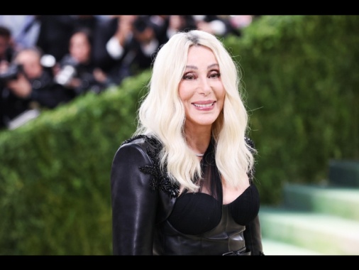Cher ha 80 anni, le mille vite della star di Stregata dalla Luna
