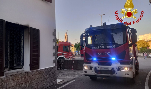 Fagnano Olona: fiamme in casa