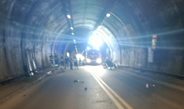 La scena dell’incidente mortale nella galleria Madonna di San Bernardino, lungo la Statale 344