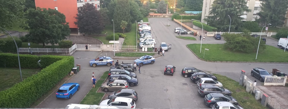 Furto di accendini, caos in via Aleardi: quattro feriti e un fermato