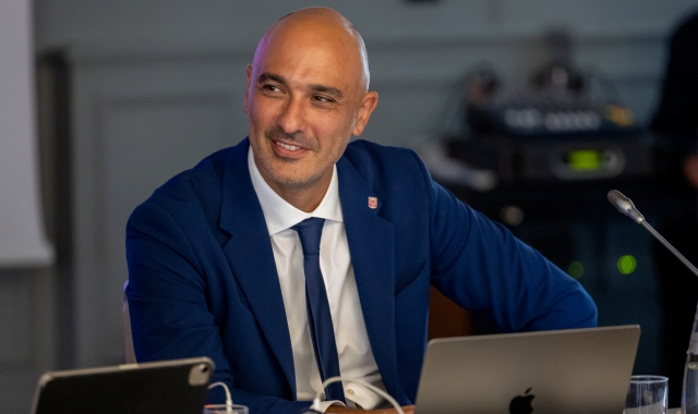 Enzo Barbaro è amministratore delegato della Lega Volley Femminile. Cresciuto nel mondo Uyba guida i progetti di sviluppo e comunicazione del movimento pallavolistico femminile