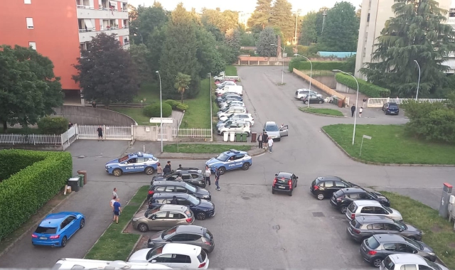 «Ho provato a calmarli e mi hanno rotto i denti»