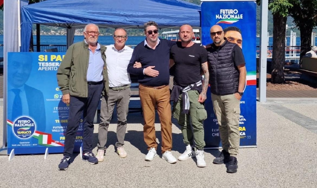 Un gazebo organizzato in riva al lago Maggiore dal neonato partito del generale Vannacci