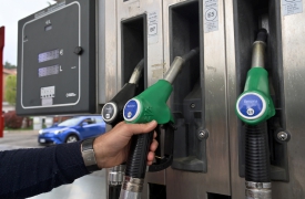 Prorogato il taglio delle accise, ma sul gasolio si riduce a 10 centesimi