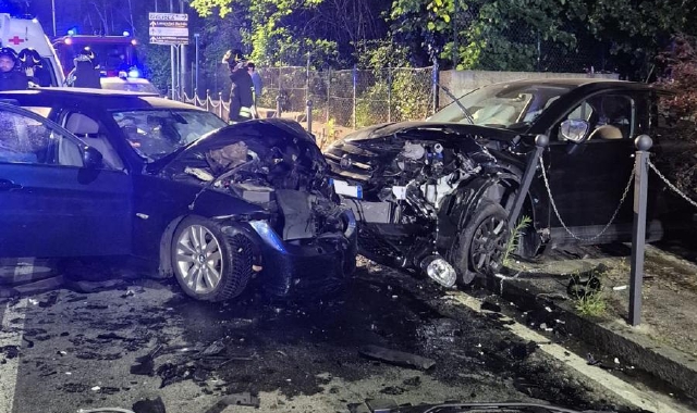 Scontro tra due auto: feriti tre giovani