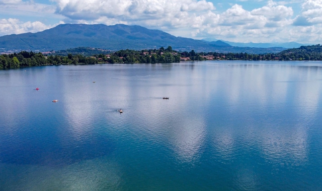 Il lago di Monate dalla parte di Cadrezzate