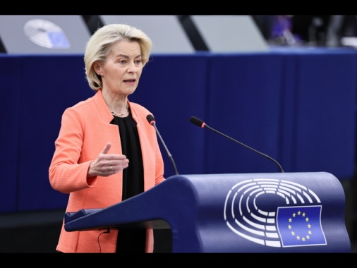 Von der Leyen, 'bene i progressi tra Usa e Iran, riaprire Hormuz'