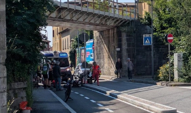 Ciclisti contro transenna: due incidenti sulla ciclabile di viale Belforte