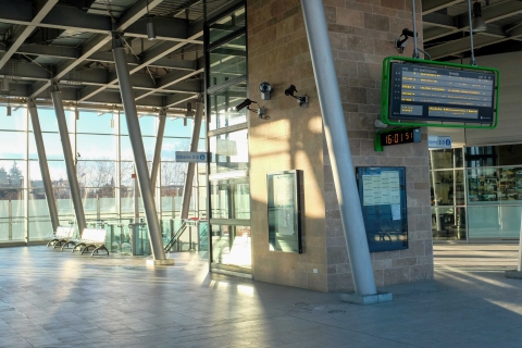 Bar della stazione chiuso: «Qui terra di nessuno»