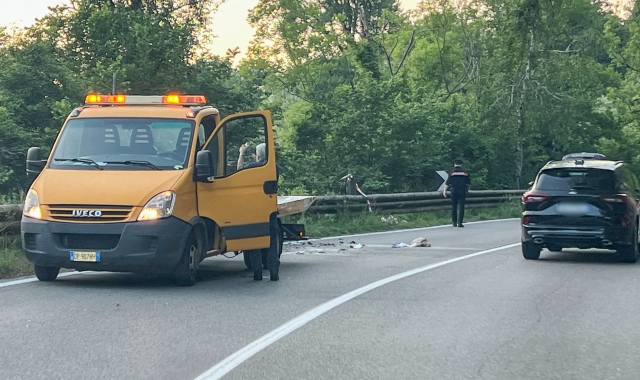Frontale tra due moto: uomo in prognosi riservata