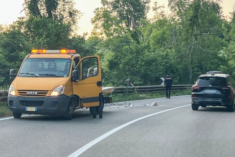 Frontale tra due moto: uomo in prognosi riservata