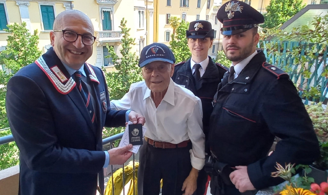 Festa per i cent’anni, Antonio si emoziona
