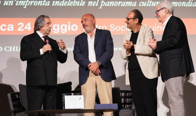 Luino, Muti incanta anche con le parole