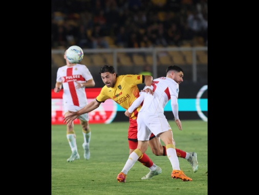 Calcio: Lecce salvo, la Cremonese retrocede in Serie B