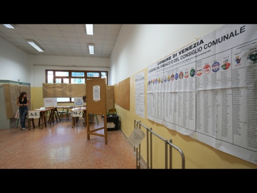 Alle 23 l'affluenza alle amministrative è del 46,31%
