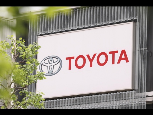 Toyota ridurrà produzione di 83.000 veicoli a causa della guerra in Medio Oriente