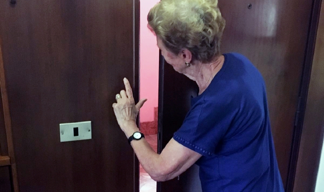 Finto prete deruba un'anziana: è allerta truffe porta a porta