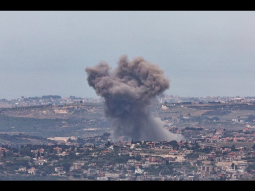 Nna, 12 persone uccise tra cui bambini nei raid di Israele nel sud del Libano