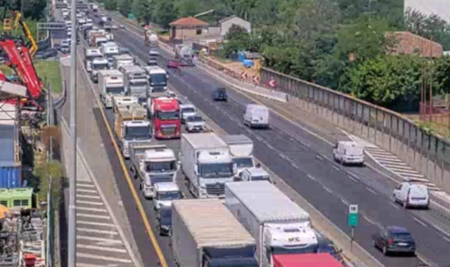 Incidente in Autolaghi: 4 chilometri di coda verso Milano