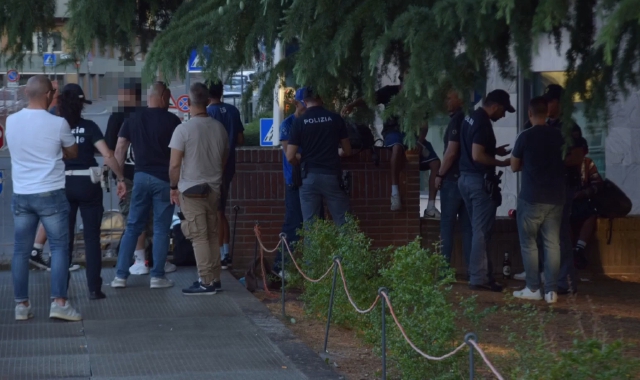 Maxi-blitz in centro: 69 identificati, oltre la metà ha precedenti