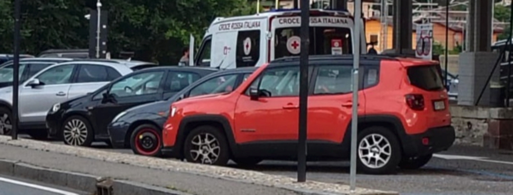 Aggredisce agenti e militari dopo il pestaggio di Porto Ceresio: ventenne ai domiciliari