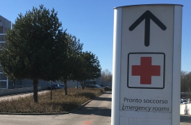 Strattoni e percosse all’infermiera del Pronto soccorso